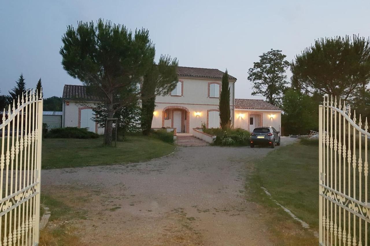 Logement Avec Piscine, Classe 3 Etoiles, De 42 M2 Tout Confort Au Calme Pour Un Couple Cahuzac-sur-Vère Exteriör bild